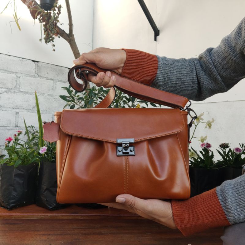 TAS WANITA KULIT/TAS KULIT WANITA/TAS SELEPANG WANITA/TAS SLEMPANG WANITA/TAS KULIT ASLI