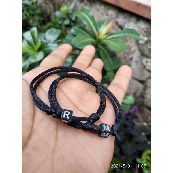 (GRATIS) A-Z CUSTOM GELANG COUPLE INISIAL SATIN SINGLE SLIDE gelang persahabatan / gelang pertemanan