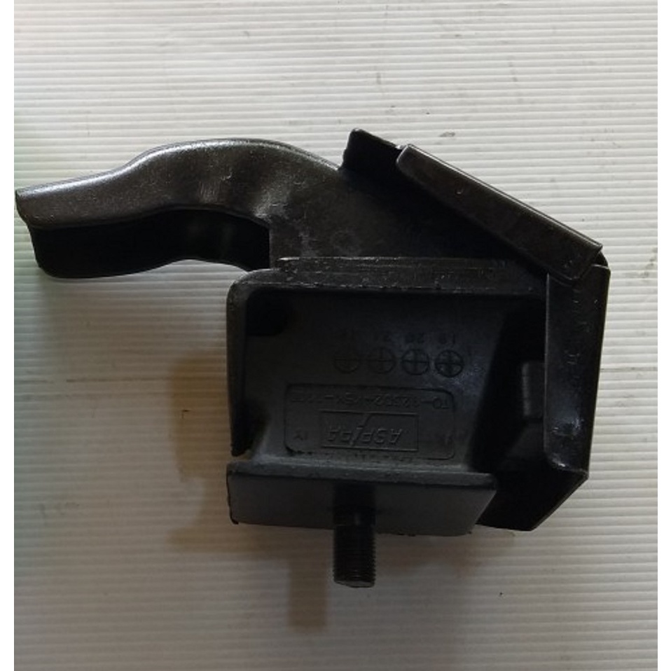 Dudukan Mesin Bangku Mesin Engine Mounting Kijang Super / Kijang Grand / Kijang Kapsul Bensin Kiri [