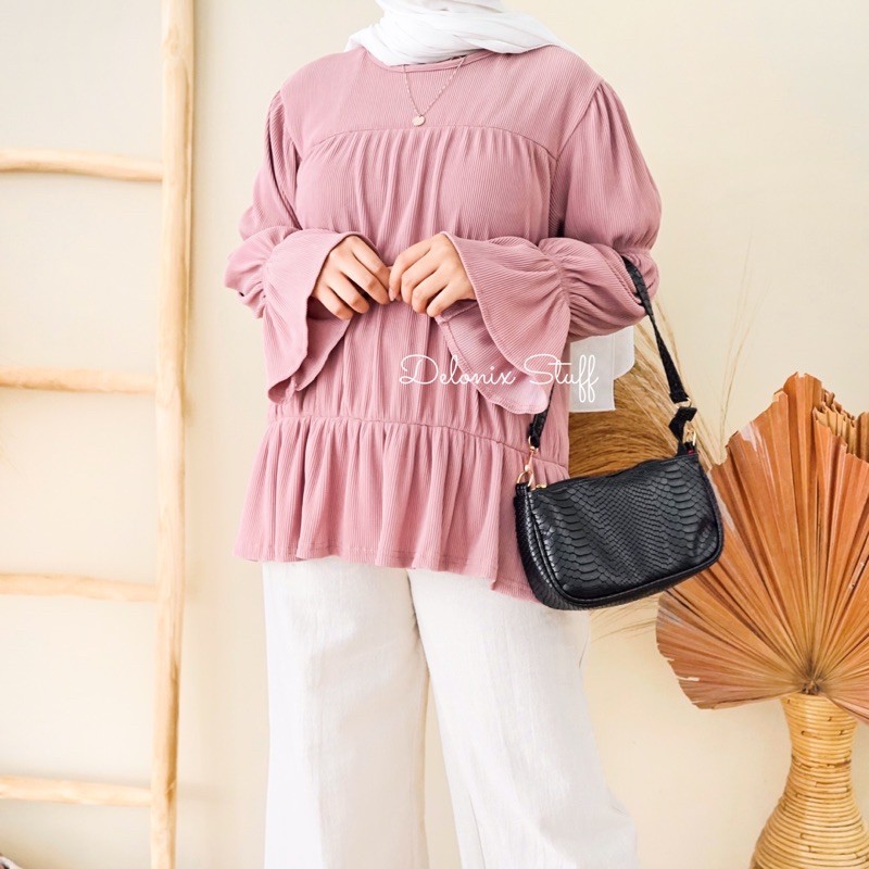 Silia pleats top