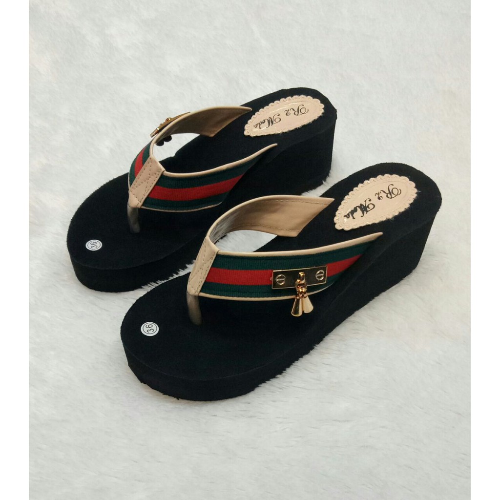  Sandal  Spon  Wedges  Wanita  Tali Lebar Warna Kilat Model 