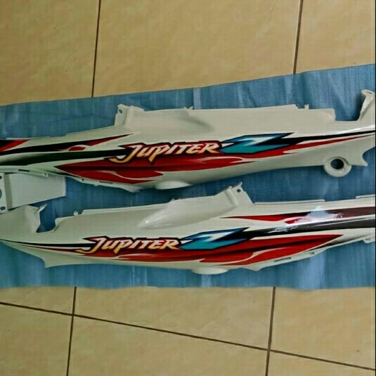TERLARIS Cover body belakang yamaha jupiter z lama putih