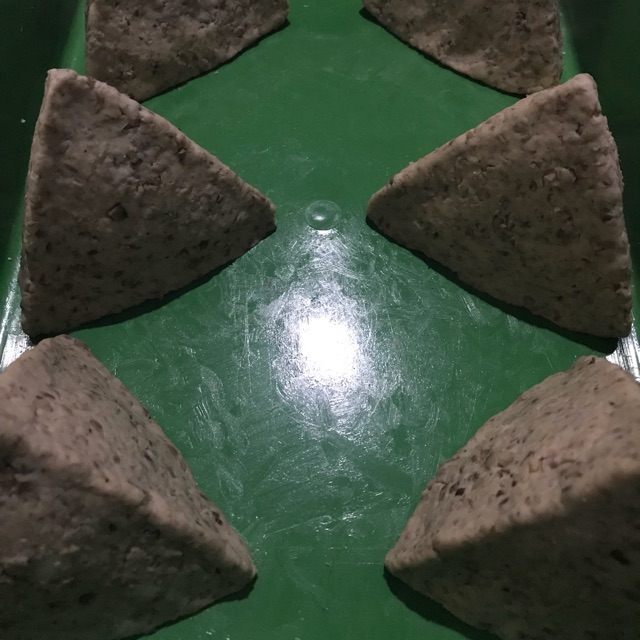 

Baso pyramid isi telor (egg in pyramid)