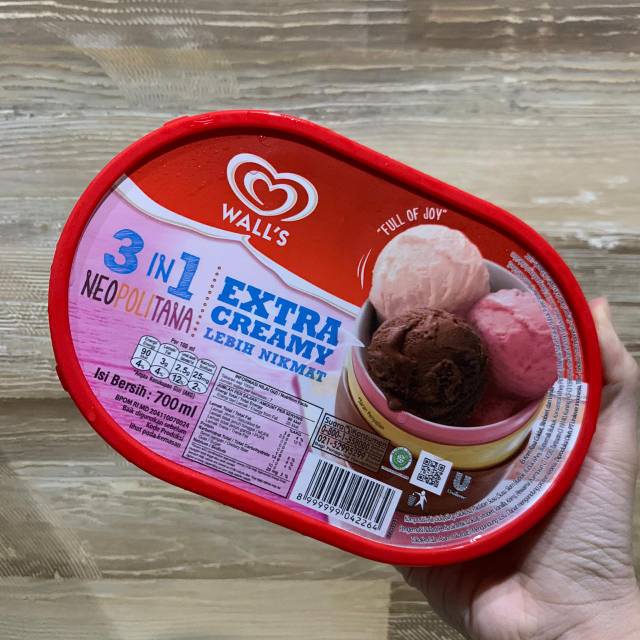 Ice Cream / Es Krim Walls 3in1 Neopolitana Extra Creamy