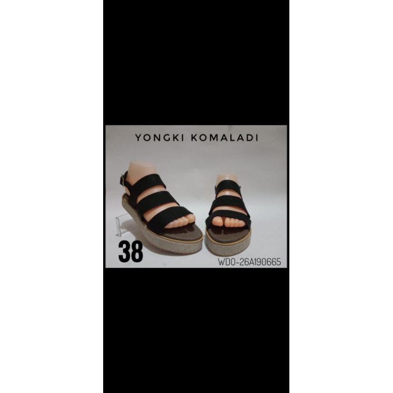 Yongki Komaladi sandal tali wanita size 36