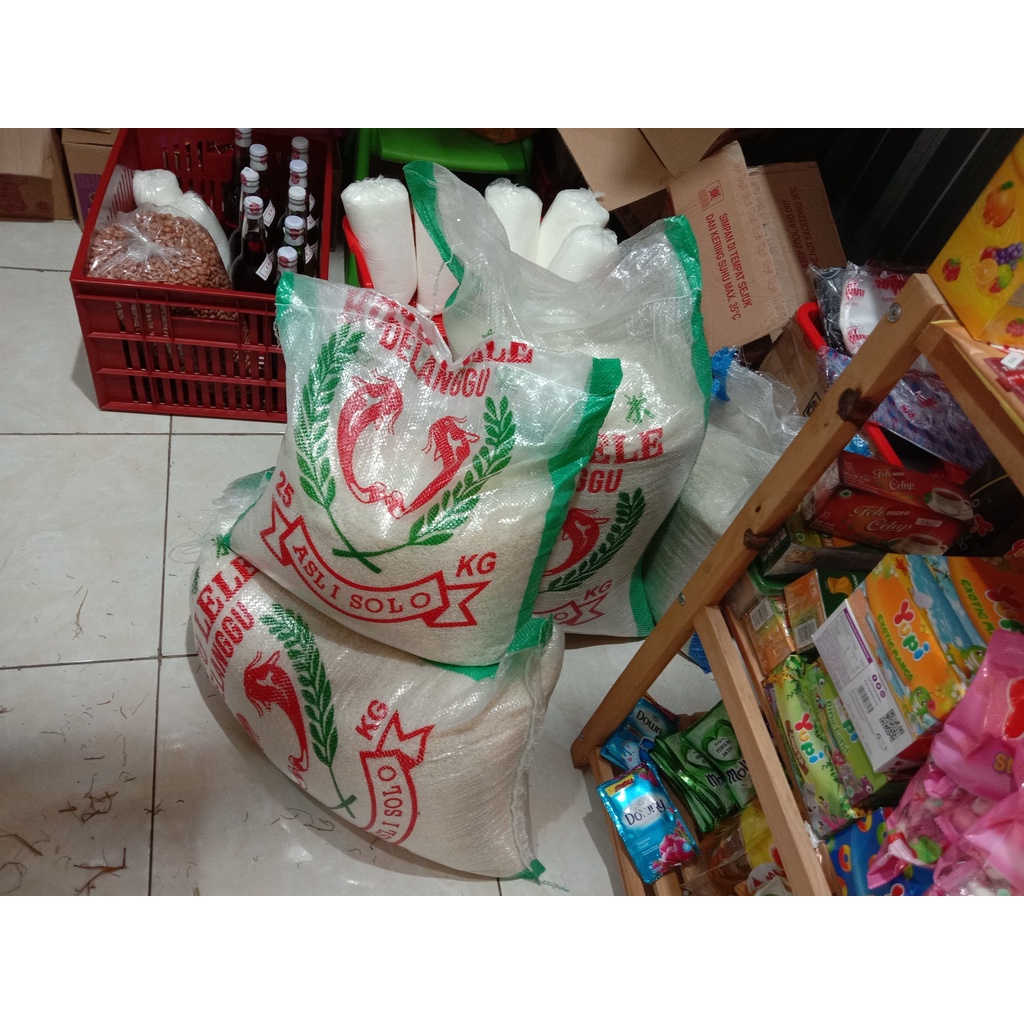 

Beras berkualitas IR-64 dan Beras Mentik wangi