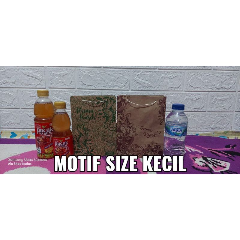 

Paperbag : Motif Size Kecil (13x4x18) Minimal Pembelian 20 pcs