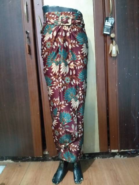 Rok lilit semisutra motif kembang