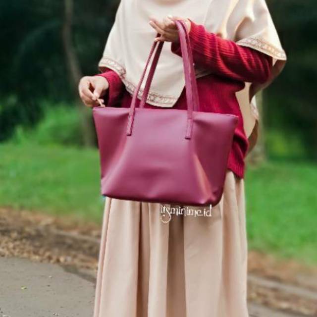 INITIAL HANNAH TOTEBAG - MAROON, BISA REQUEST NAMA