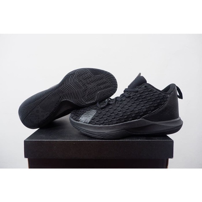 sepatu basket jordan cp3 12 blackout