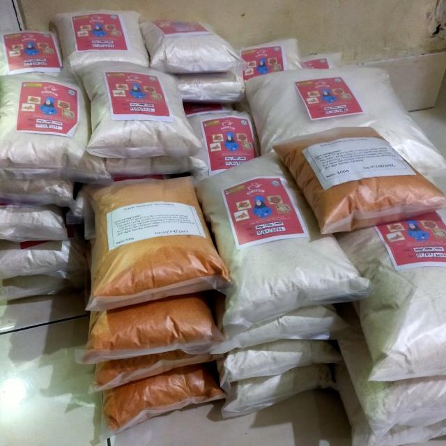 

PAKET TEPUNG BIANG FRIED CHIKEN/KFC KEMASAN 1KG FREE BUMBU MARINASI.