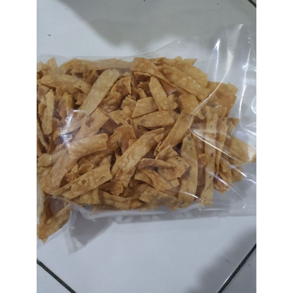 

Snack Kripik pangsit atau stik bawang 300gram