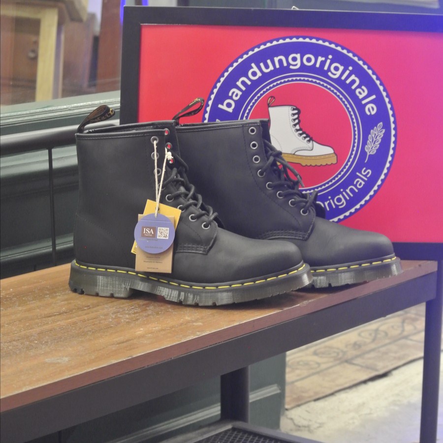 Dr. Martens 1460 Wintergrip Black Snowplow 8 Eye/Hole Original BNIB