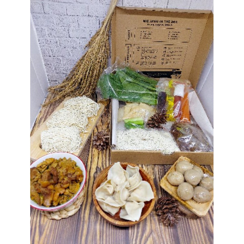 

Mie Ayam Small box by H. CHOLIK ( 3 porsi )