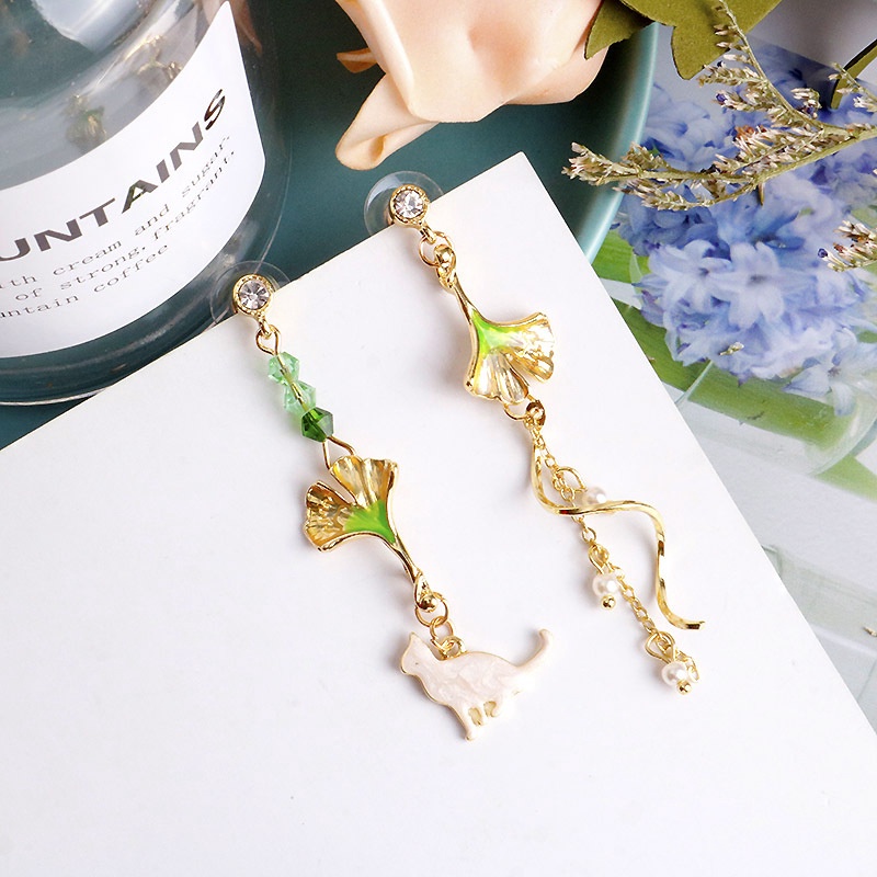 Anting Tusuk Asimetris Desain Daun Ginkgo Kucing Bahan 925 Silver Untuk Wanita