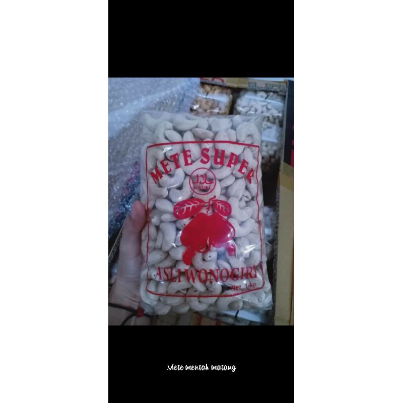 

Kacang mete mentah jumbo