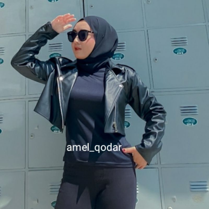 Jaket Semi Kulit Sintetis Viena Lati Premium Crop Top Women Black Hitam Faux Synthetic Leather Jacket Original 100% Genuine Shirt Style Korea Motor Pendek Sedang Branded Elegan Vintage Cewek Terbaru Kekinian Import Dewasa Fashion Outfit Hijab 2023