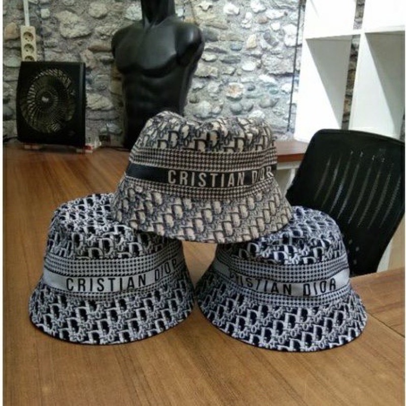 Topi Bucket Hat / Bucket Cristian Dior