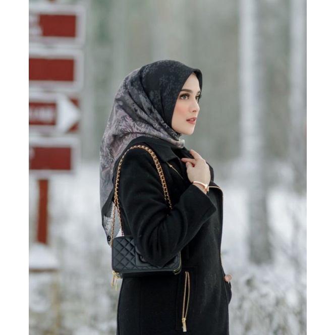 Frozen Disney x Buttonscarves Black