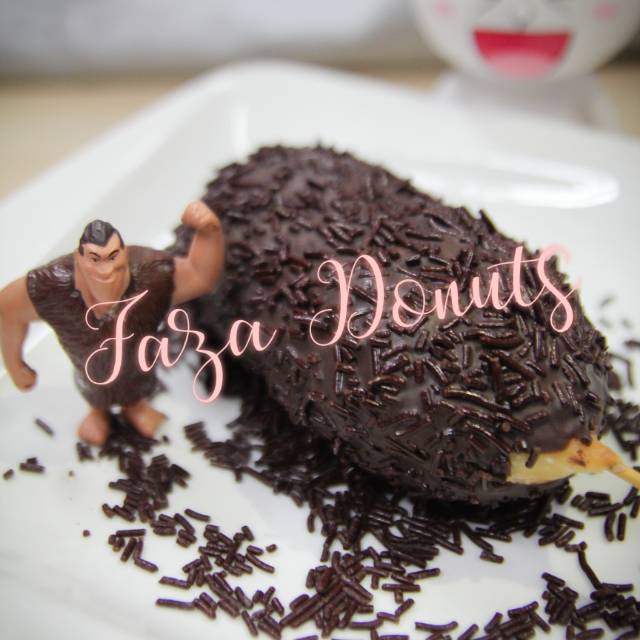 

Donat Paha Ayam Dark choco meises by Faza Donuts