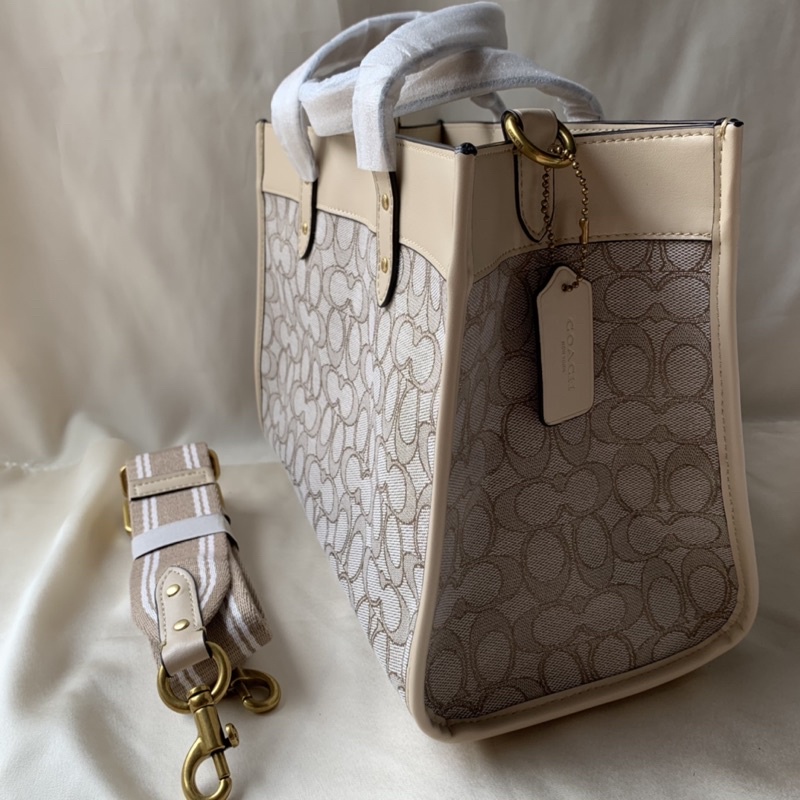 Coach Field Tote 30 In Signature Jacquard (C3282)