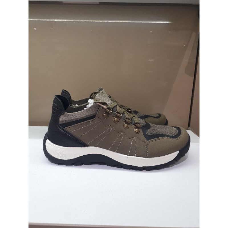 Sepatu outdoor weinbrenner