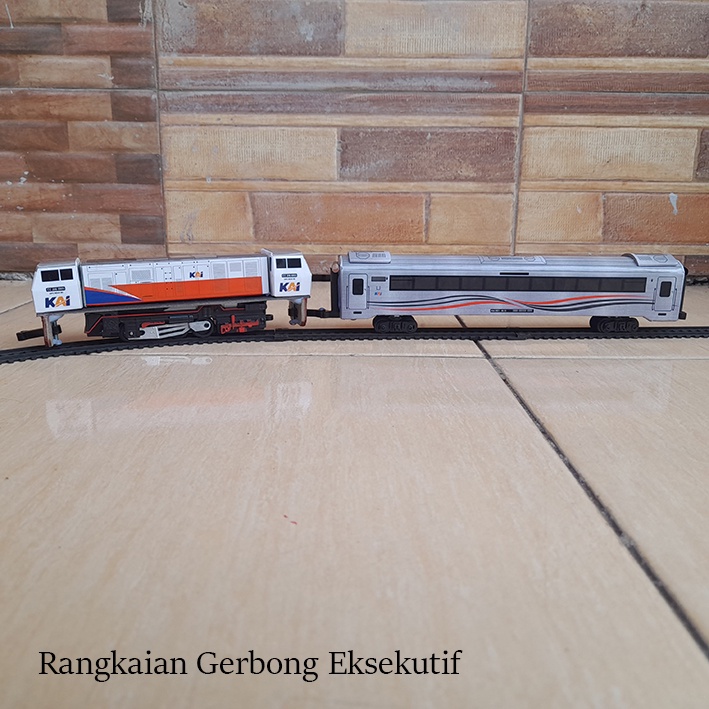 Kereta Api Indonesia - Rangkaian Lokomotif dan Gerbong Kereta Api