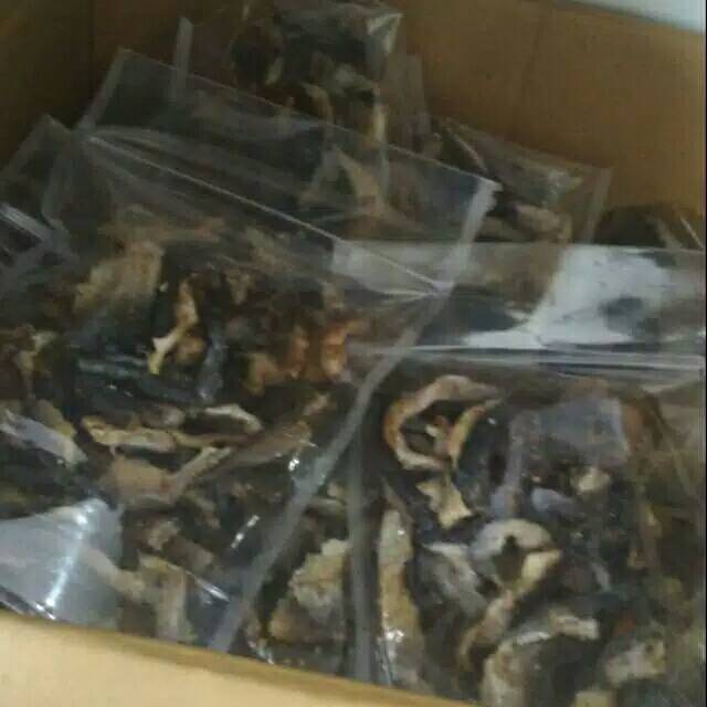 

KERUPUK KULIT IKAN PATIN MENTAH BERBUMBU GURIH 1KG