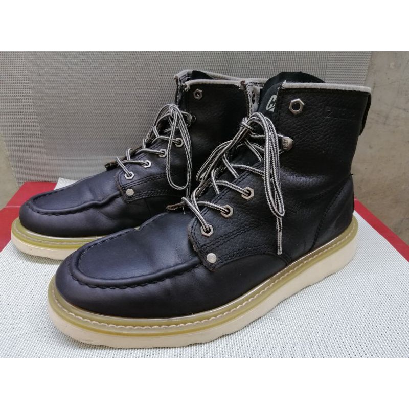 caterpillar moc toe boots