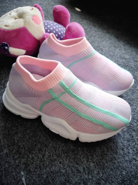 3012C.  sepatu anak wanita dan laki laki .sepatu 100% original import bahan rajut halus