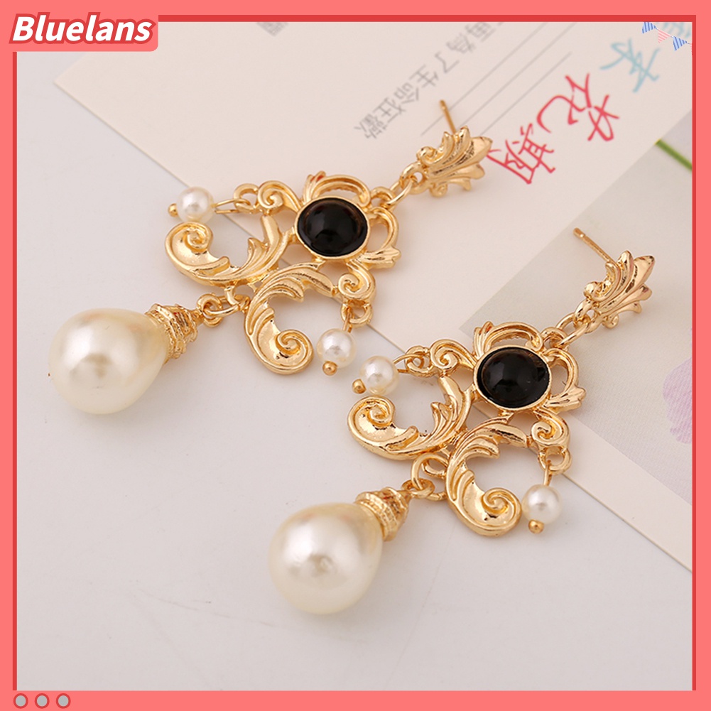 Anting Stud Desain Bunga Aksen Mutiara Tiruan Bahan Logam Untuk Wanita