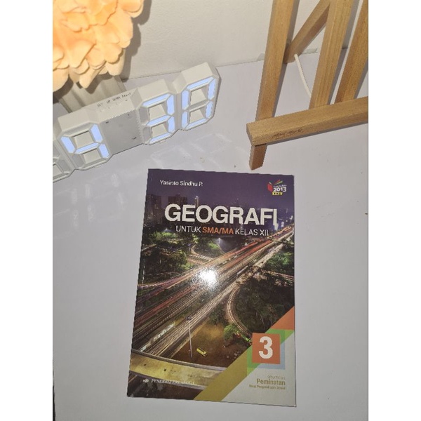 

Buku Geografi 3 untuk Kelas 12/XII MASI BARU