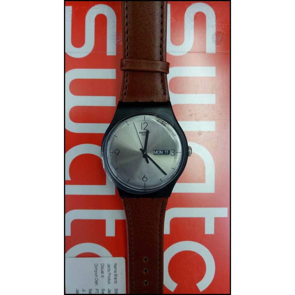 Swatch Analog Jam Tangan Kulit Unisex Suob721 Lonely Desert Original