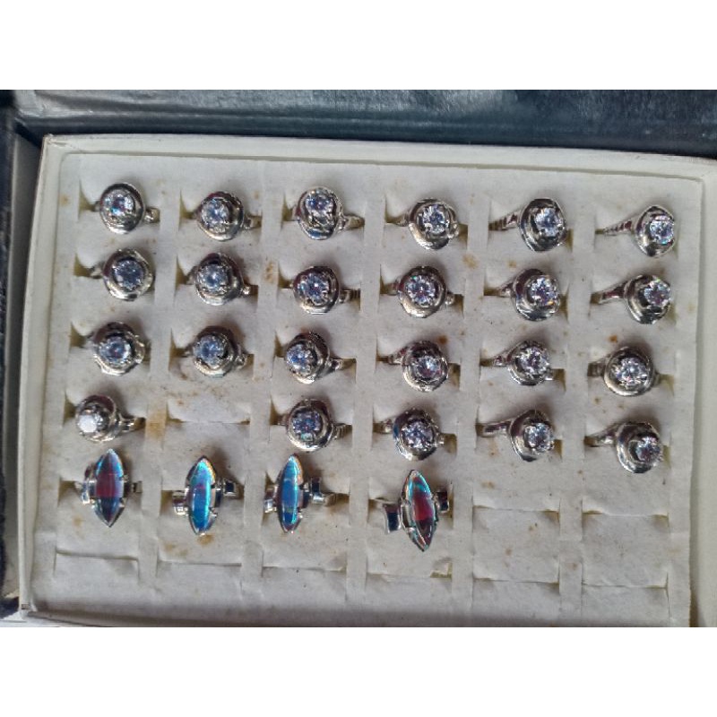 Cincin Permata Wanita Besi Putih Asli 01