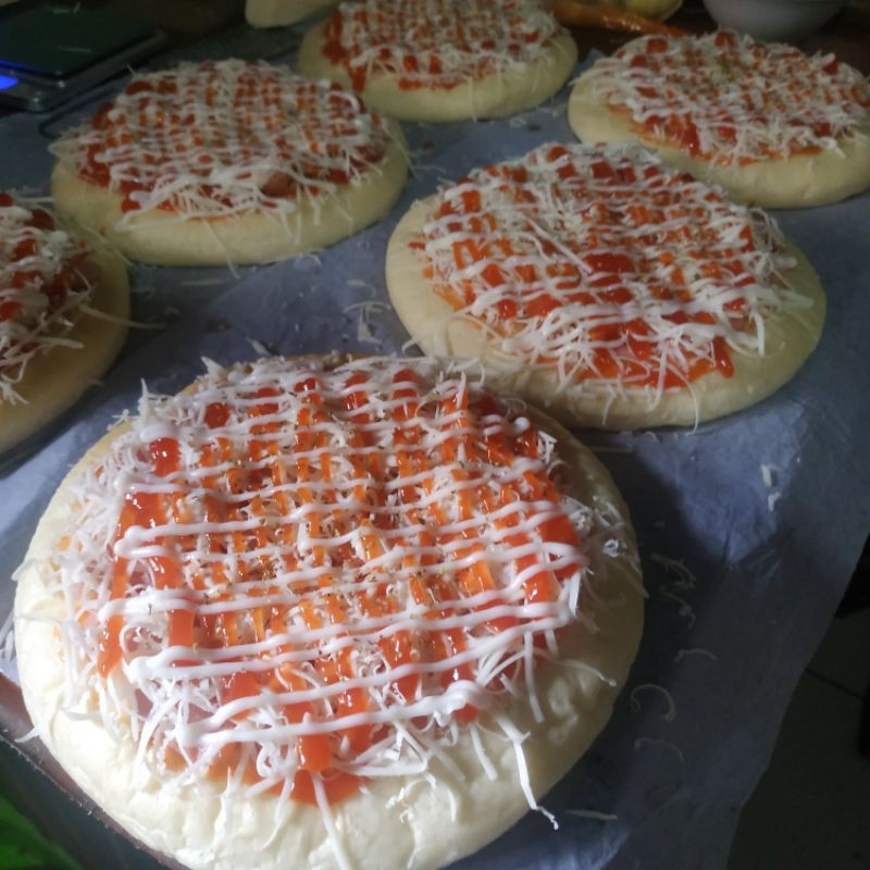 

pizza sosis dan abon, ( kulit pizza ) saja