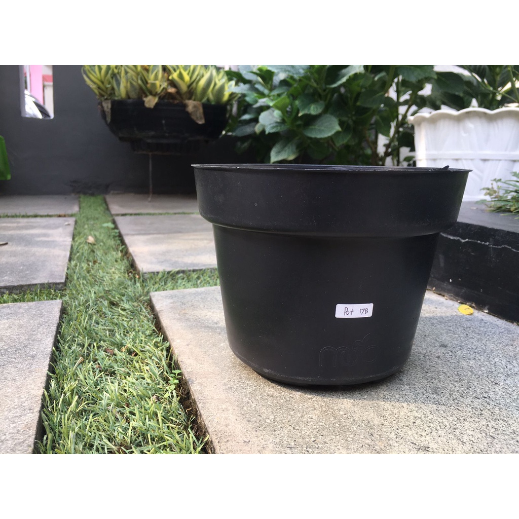 LUSINAN Pot Bunga Murah /Pot Tanaman /Pot Plastik uk 17 B Hitam (isi 12 PCS)