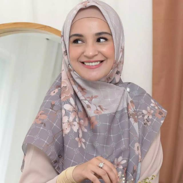 Social scarf by shireen sungkar ultrafine voal 115x115 cm
