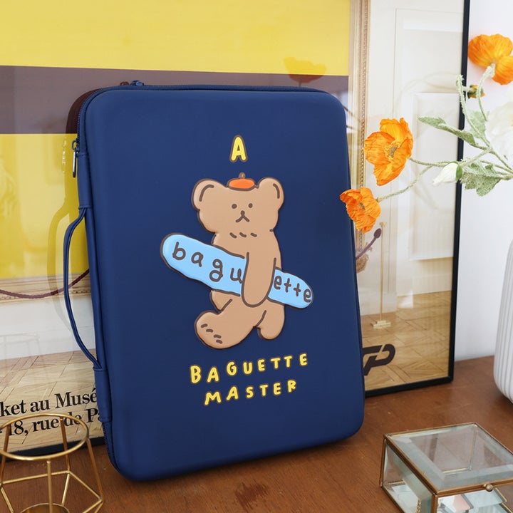 Sleeve Pouch Sarung Tas Bag Case Ipad Tab Tablet Macbook Air Pro Laptop Asus Acer Lenovo HP Huawei 11 12 13 14 15 inch Motif Gambar Karakter Beruang Bear Warna Biru Navy Beige Cream Lucu Cute Murah Korean Model Banyak Slot Ruang Stationary Tebal