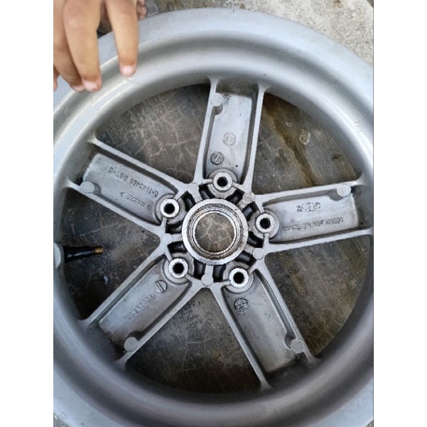 velg depan Vespa LX ORI