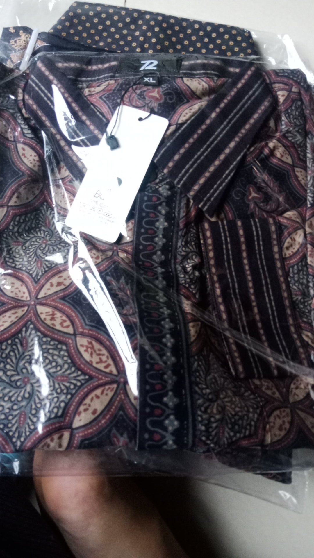 Kemeja Batik Pria Lengan Panjang Slimfit Slim Fit Premium Warna Hitam Coklat 721714 Cap 72