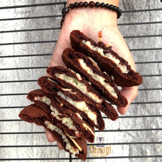 

RED VELVET CREAM CHEESE SOFT BAKED COOKIES by chuwy cookies