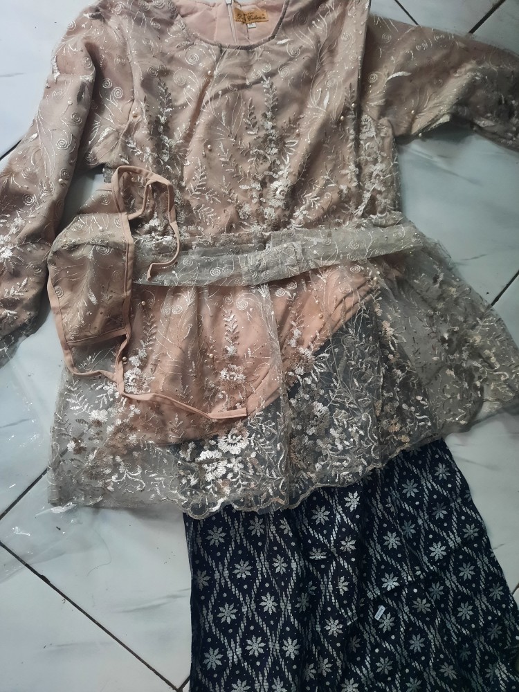 Couple Kebaya Rok Kemeja Pradaa Silver Motif Terbaru