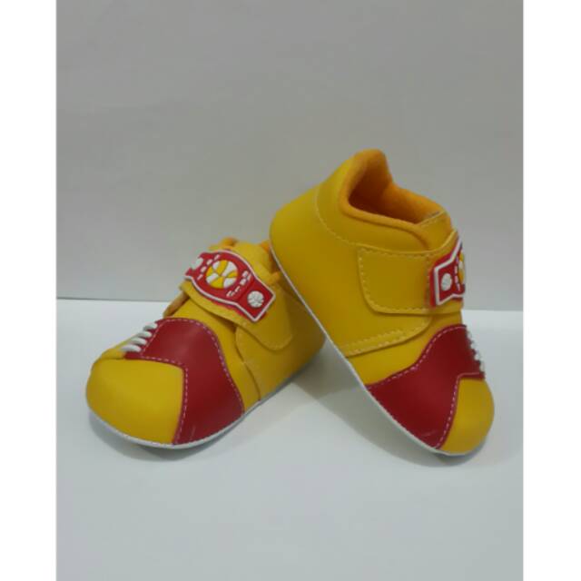 SEPATU BAYI PREWALKER FOOTBALL