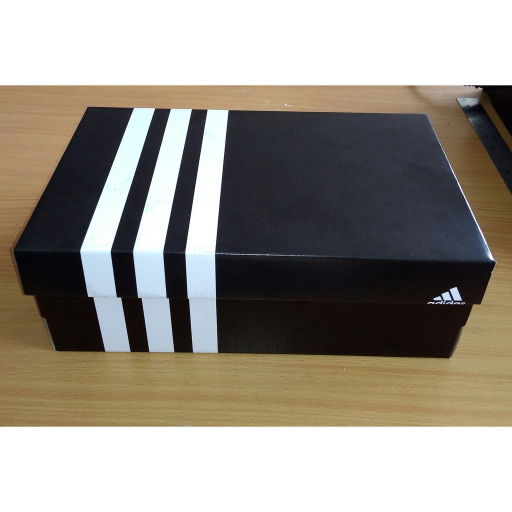 Box Sepatu Futsal dan Bola Adidas Hitam