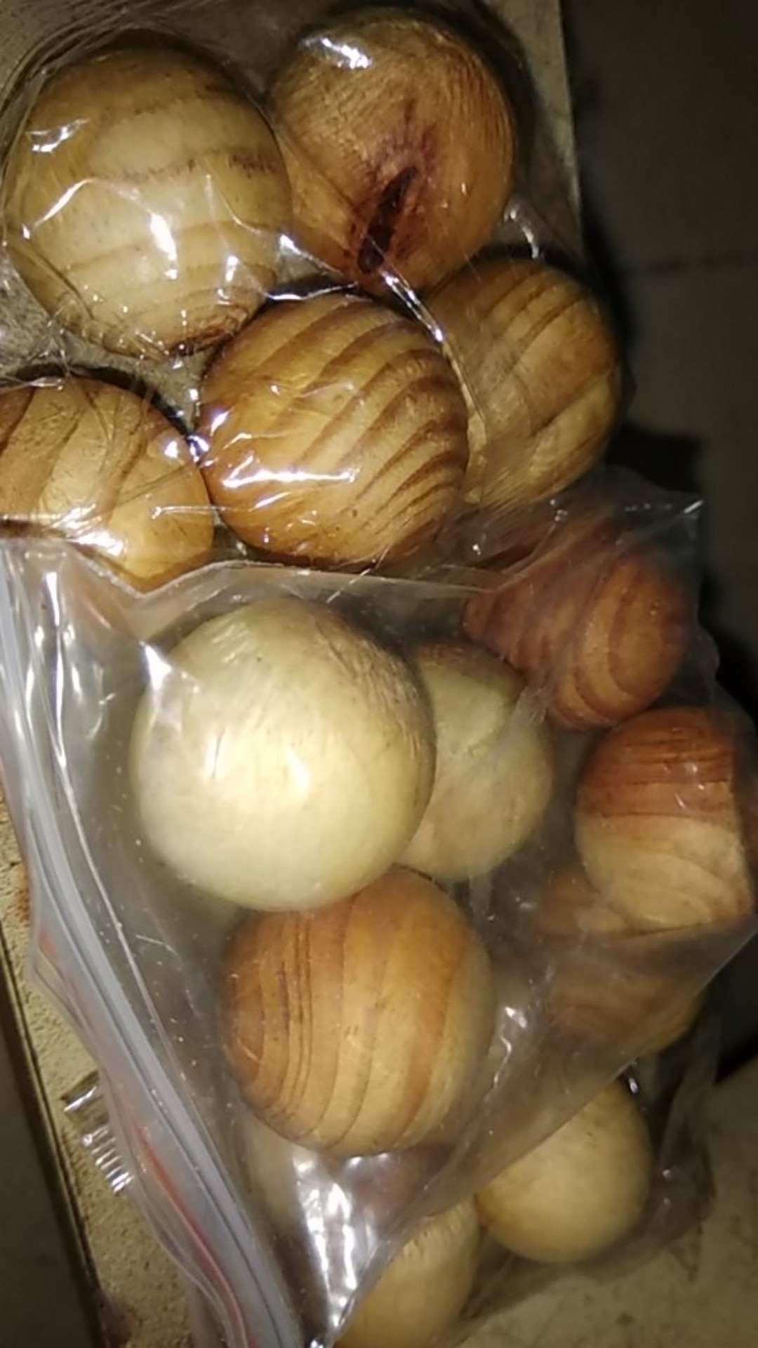 Bola Kayu Pengganti Kapur Barus (1 Set Isi 5)