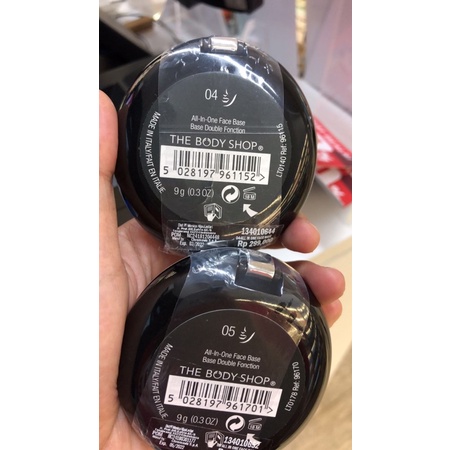 The Body Shop All In One Face Base Powder Foundation 06 9gr