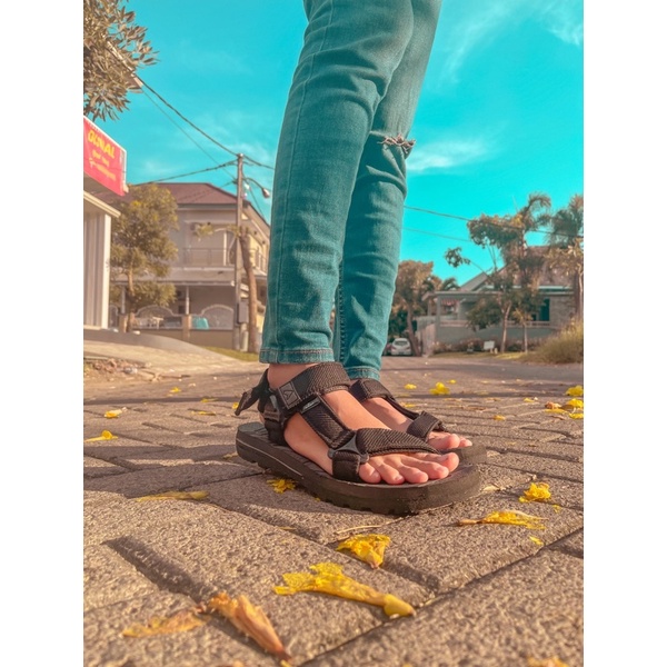 SANDAL GUNUNG SENDAL GUNUNG SANDAL OUTDOOR SANDAL ADVENTURE SANDAL PRIA HIKING COMET SANDAL JEPIT BI