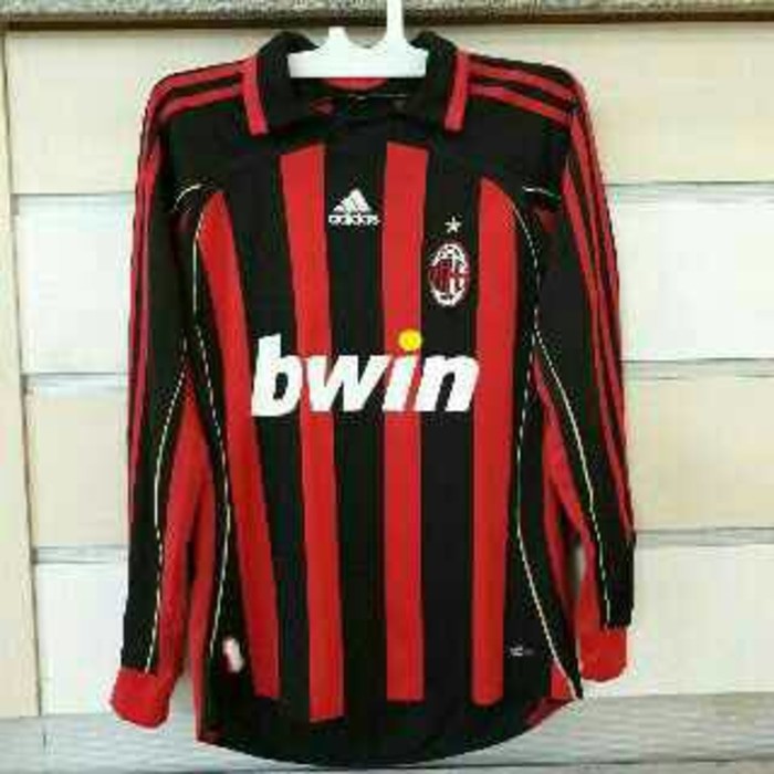 JERSEY BOLA RETRO AC MILAN HOME 2006/2007 LS GRADE AAA THAILAND