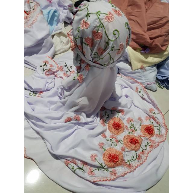Mukena Bordir Mukena bordir mawar timbul/mukena bordir kaca Nyaman