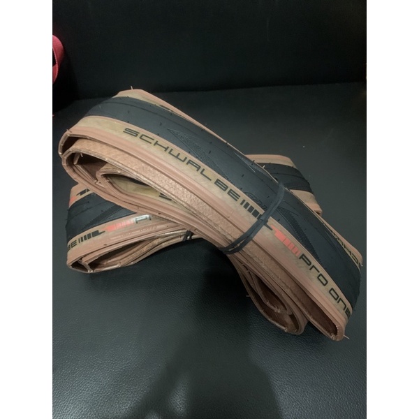 ban luar schwalbe Pro One list coklat 700x25c